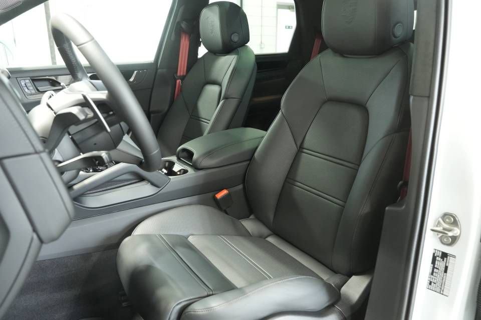 New 2026 Porsche Cayenne GTS image 5