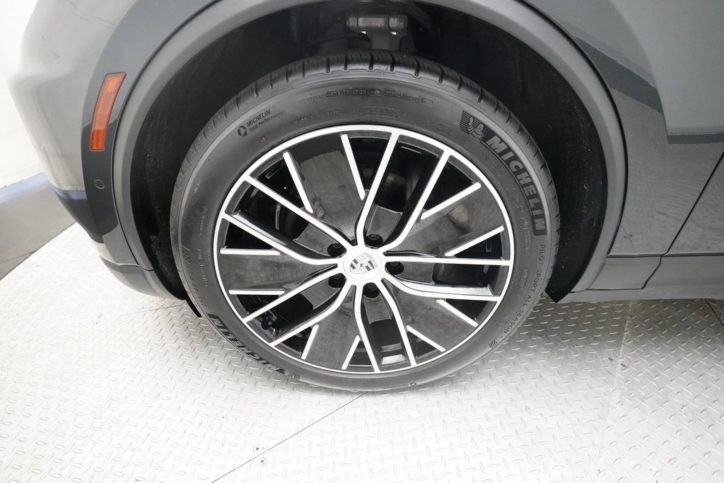 Used 2024 Porsche Macan 4 Electric image 10