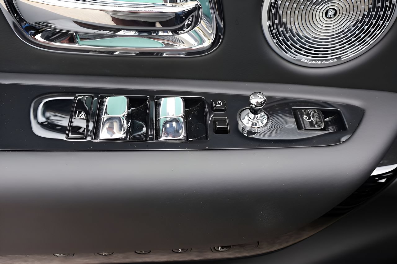 Certified 2026 Rolls-Royce Cullinan Black Badge AWD/4WD image 15