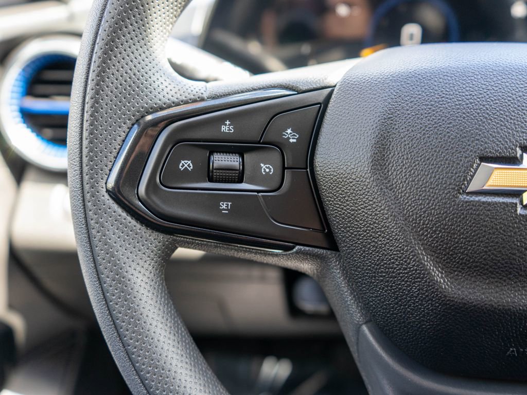 Used 2025 Chevrolet Trax LT FWD image 19