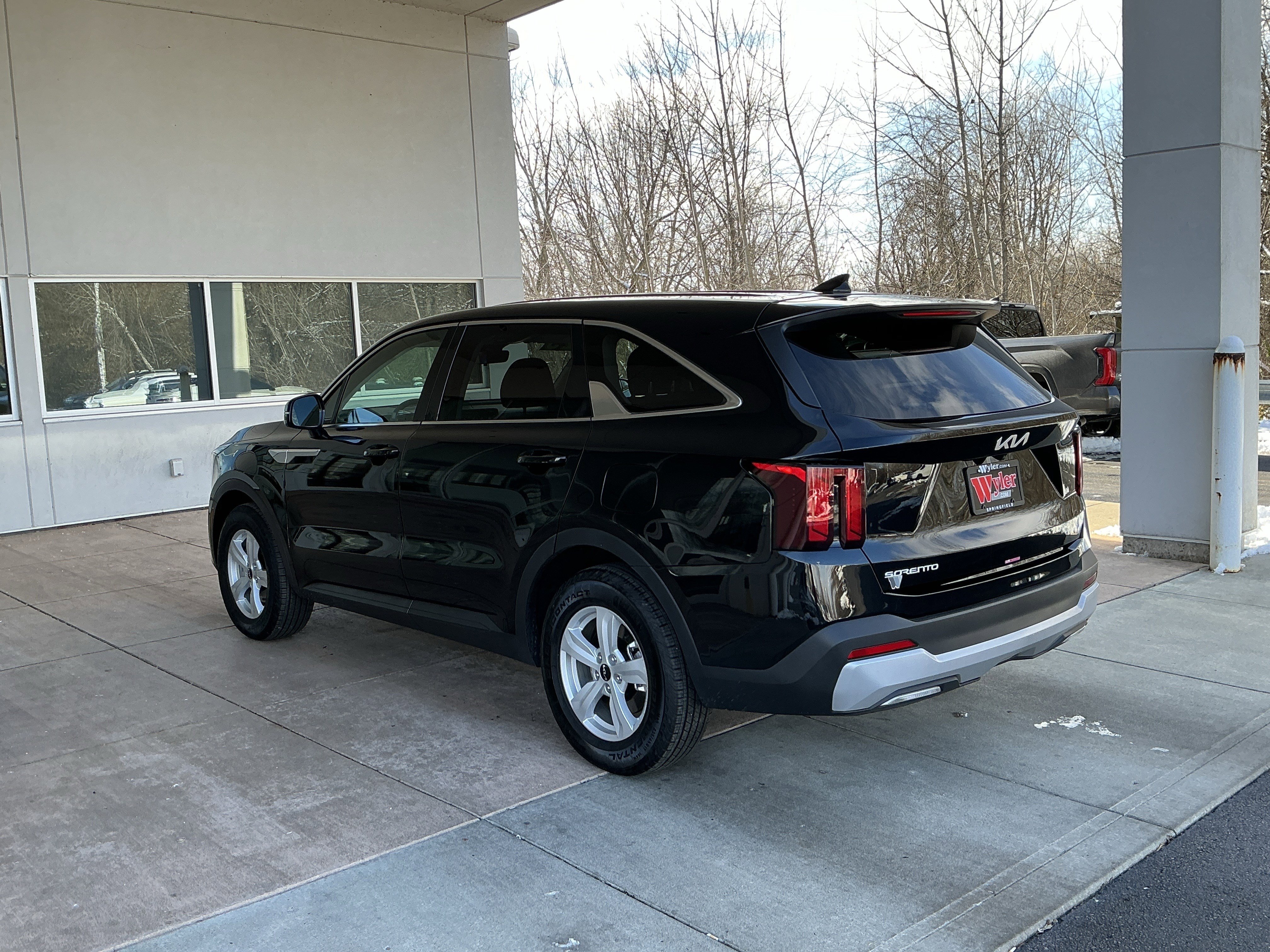 Used 2025 Kia Sorento LX image 20