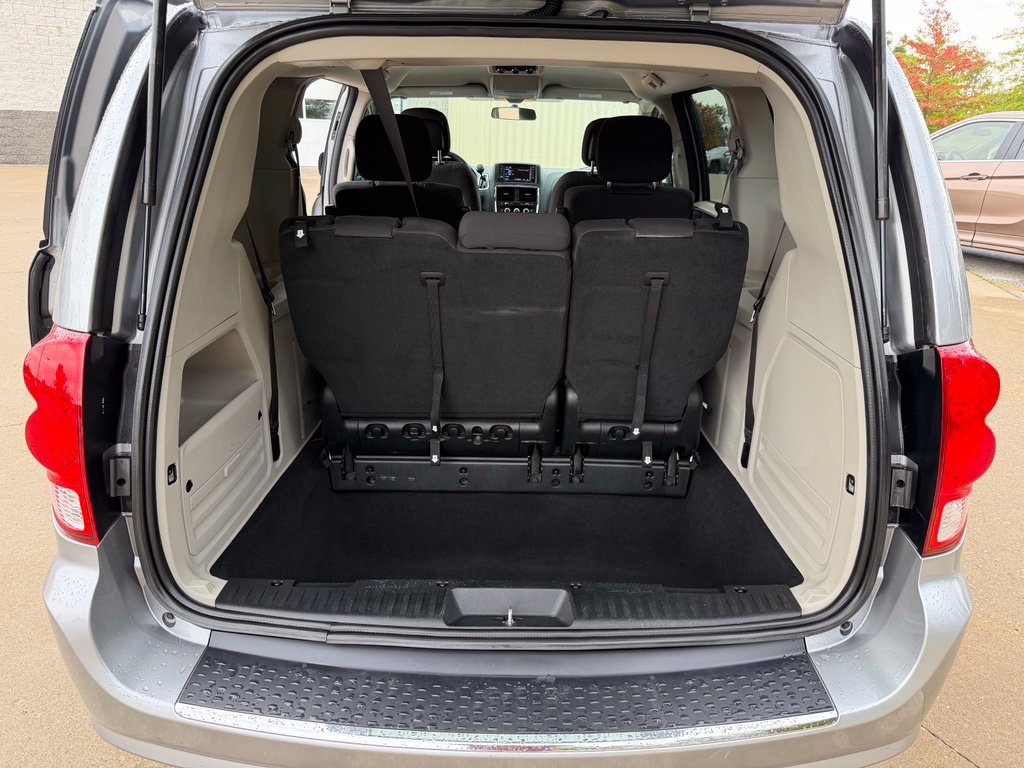Used 2018 Dodge Grand Caravan SE FWD image 24