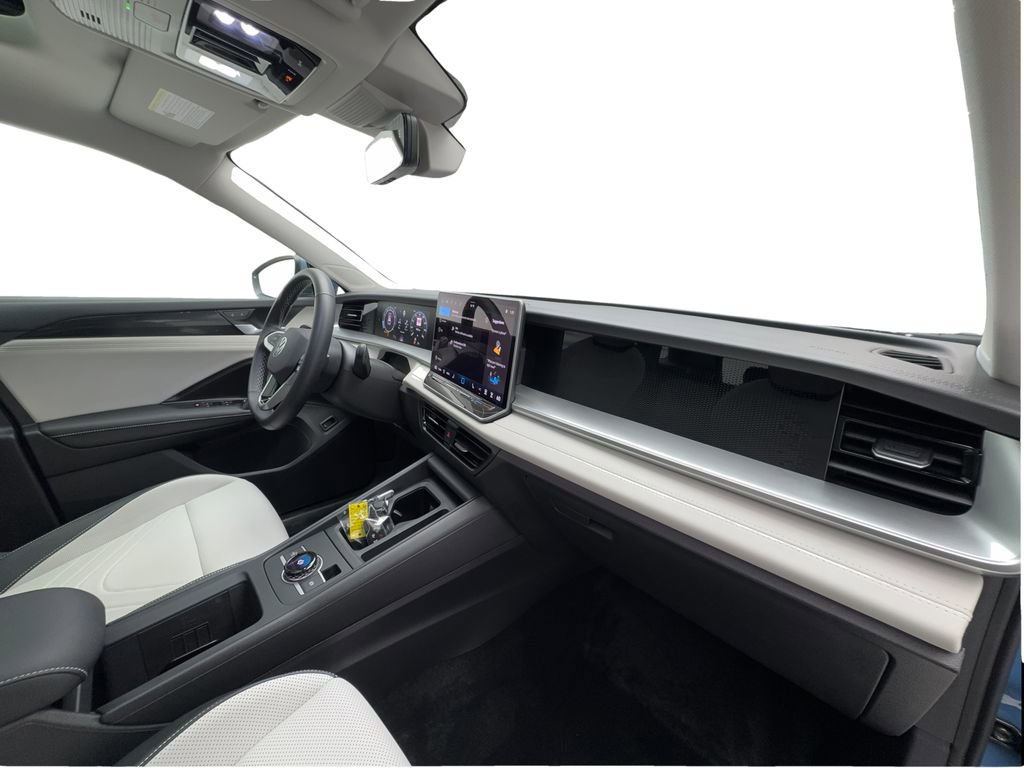 Used 2025 Volkswagen Tiguan SE w/ Panoramic Sunroof Package FWD image 31