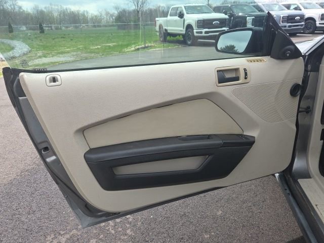 Used 2010 Ford Mustang Premium image 17