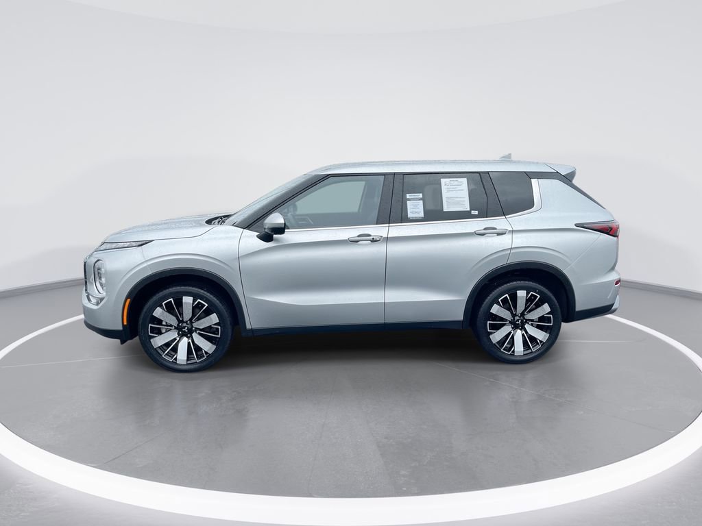 Used 2025 Mitsubishi Outlander SE FWD image 5