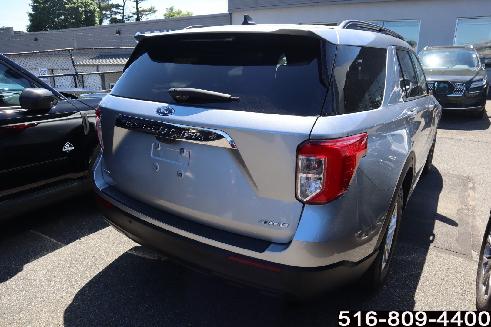 Used 2023 Ford Explorer XLT AWD/4WD image 5