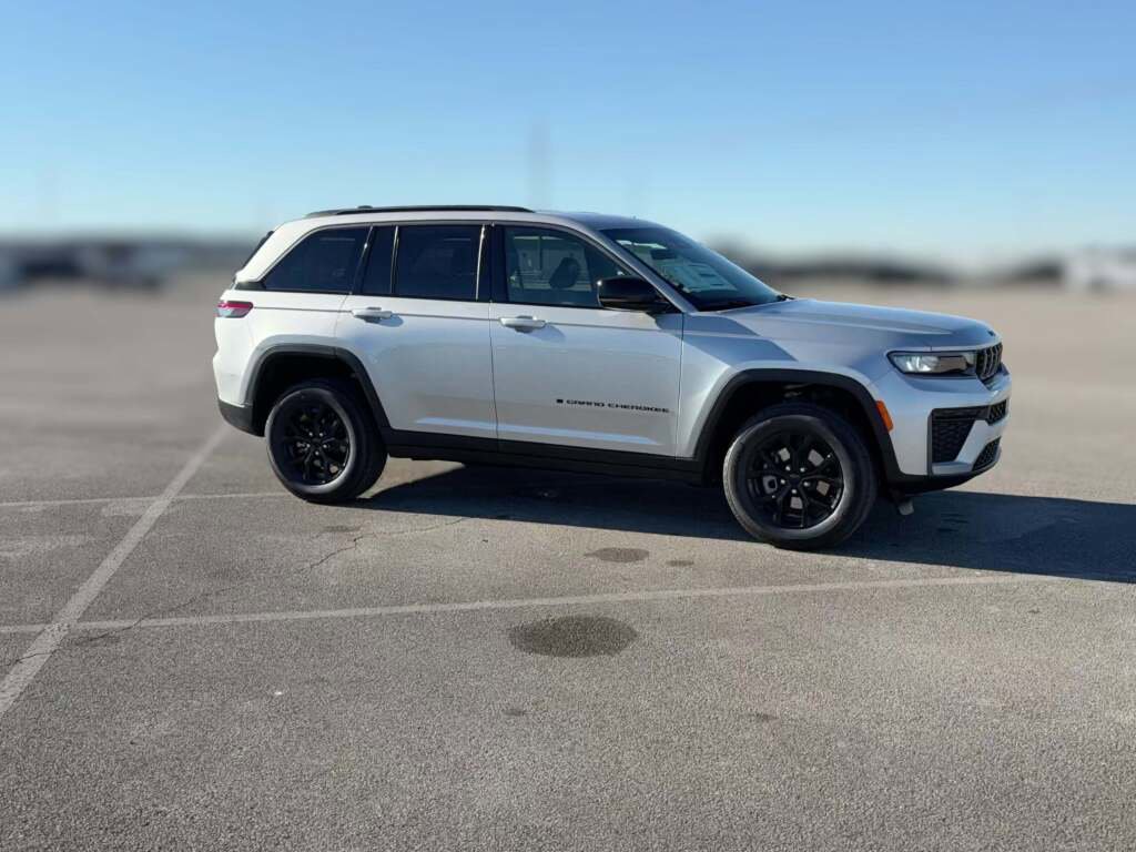 New 2026 Jeep Grand Cherokee Altitude image 15