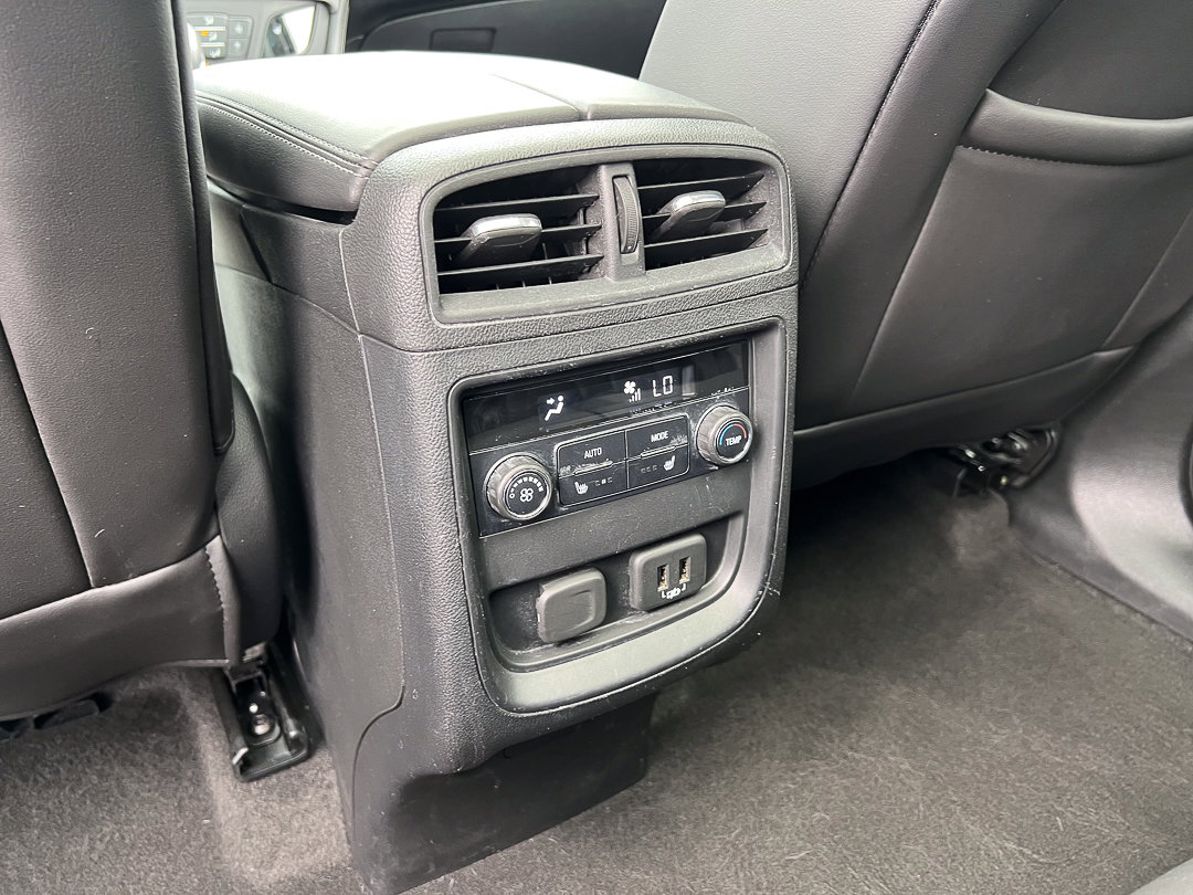 Used 2019 Buick Envision Essence FWD image 31