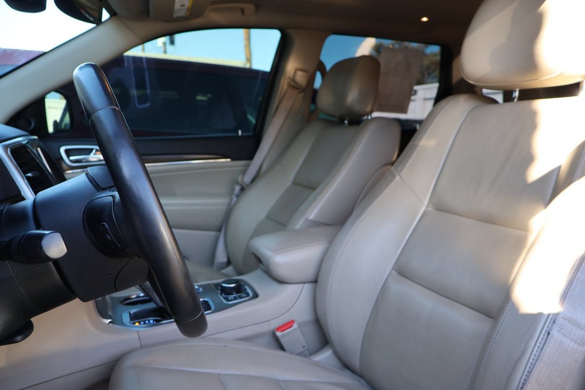 Used 2018 Jeep Grand Cherokee Limited AWD/4WD image 12