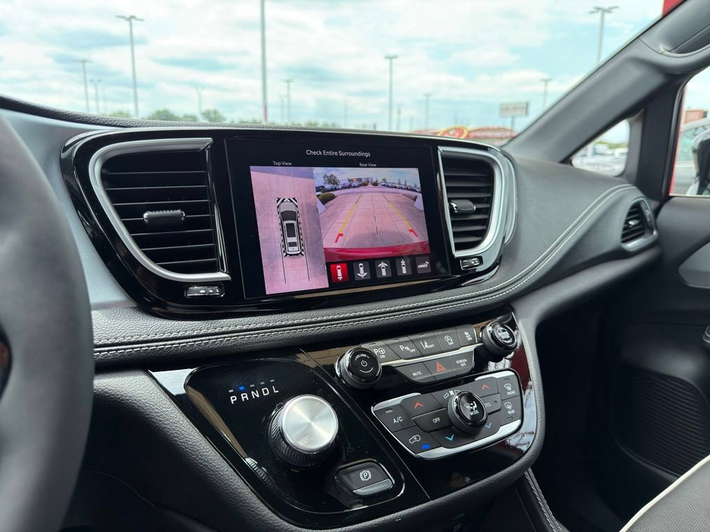 Used 2025 Chrysler Pacifica Limited w/ Uconnect Theater Family Group AWD/4WD image 20
