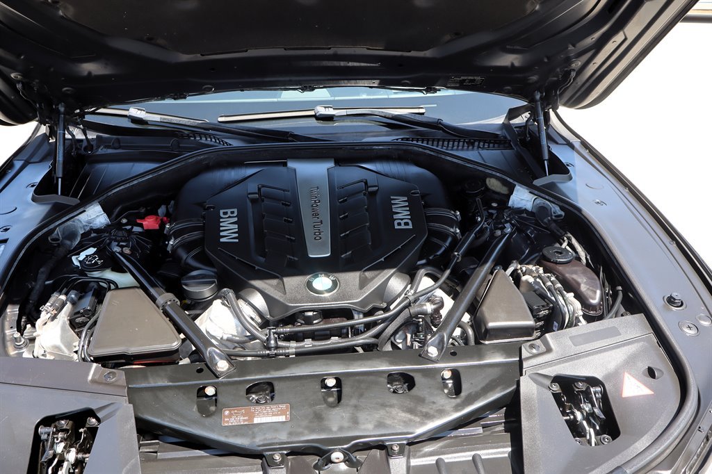 Used 2014 BMW 750Li xDrive AWD/4WD image 39