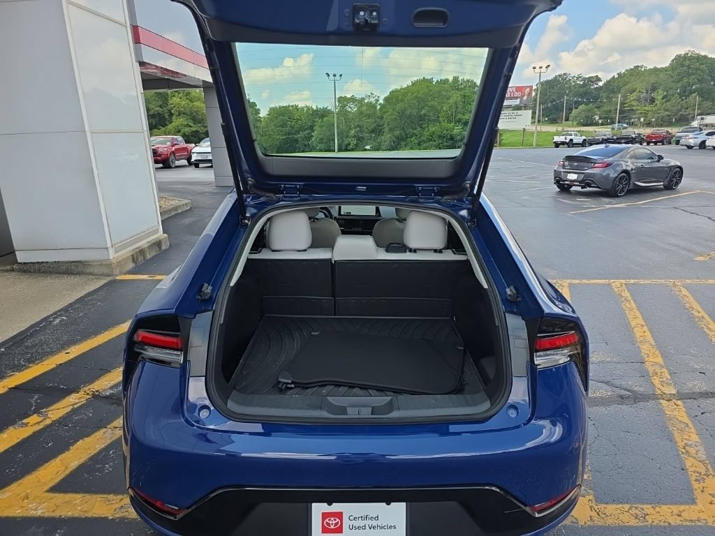 Used 2025 Toyota Prius XLE AWD/4WD image 5