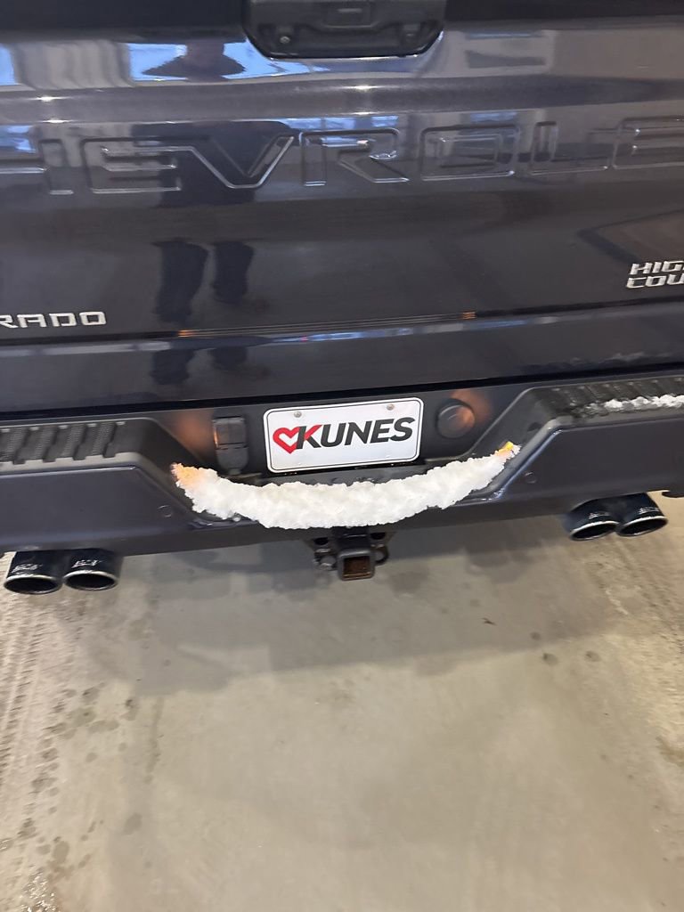 Used 2022 Chevrolet Silverado 1500 High Country w/ High Country Premium Package image 4