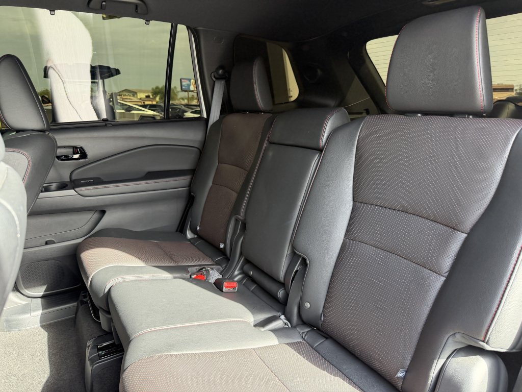 Used 2025 Honda Passport Black Edition image 34