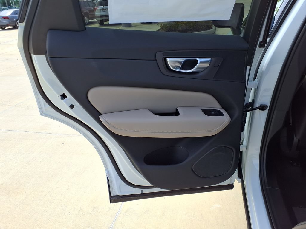 New 2026 Volvo XC60 B5 Plus w/ Climate Package AWD/4WD image 15