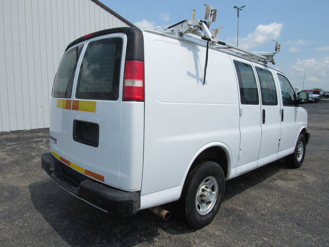 Used 2016 Chevrolet Express 2500 RWD image 2