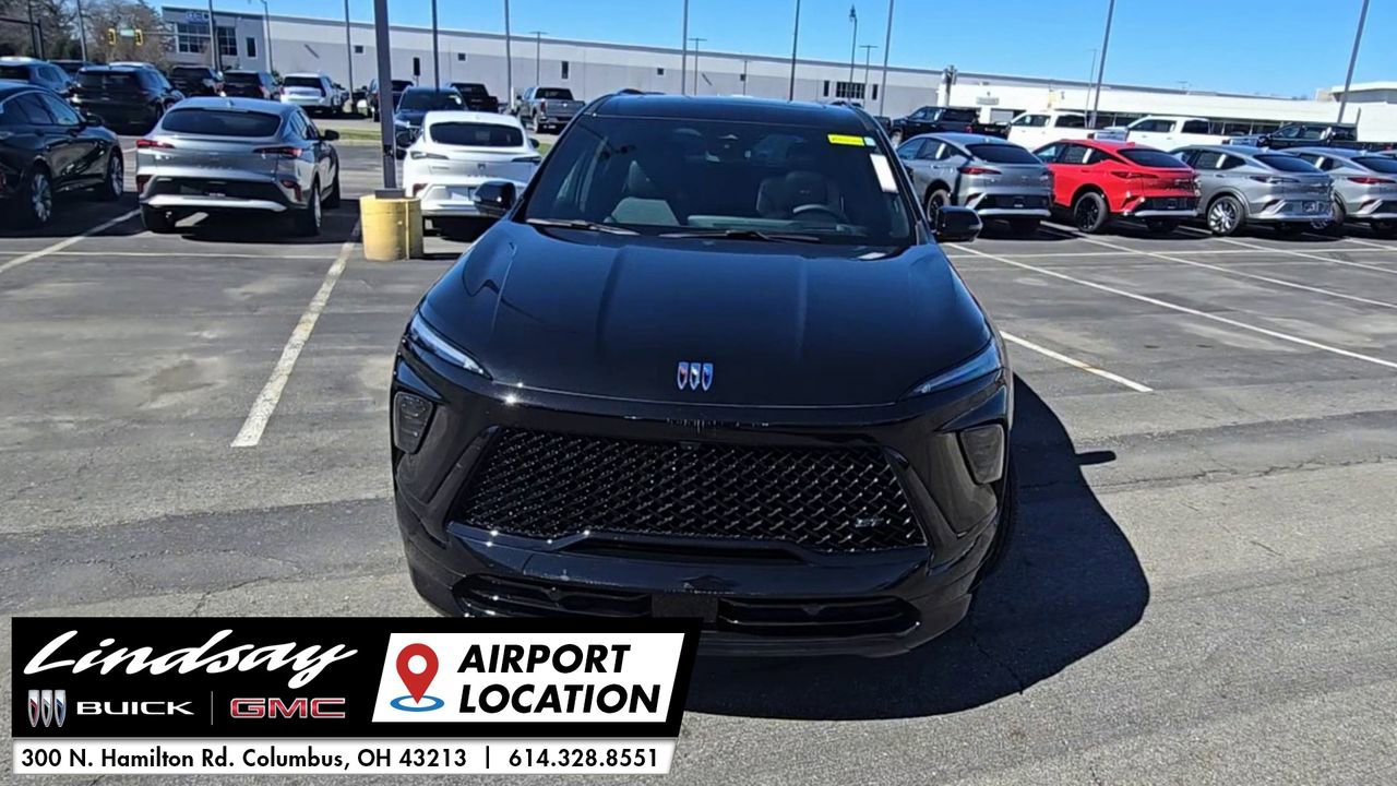 Used 2025 Buick Enclave Sport Touring w/ Power Package image 3