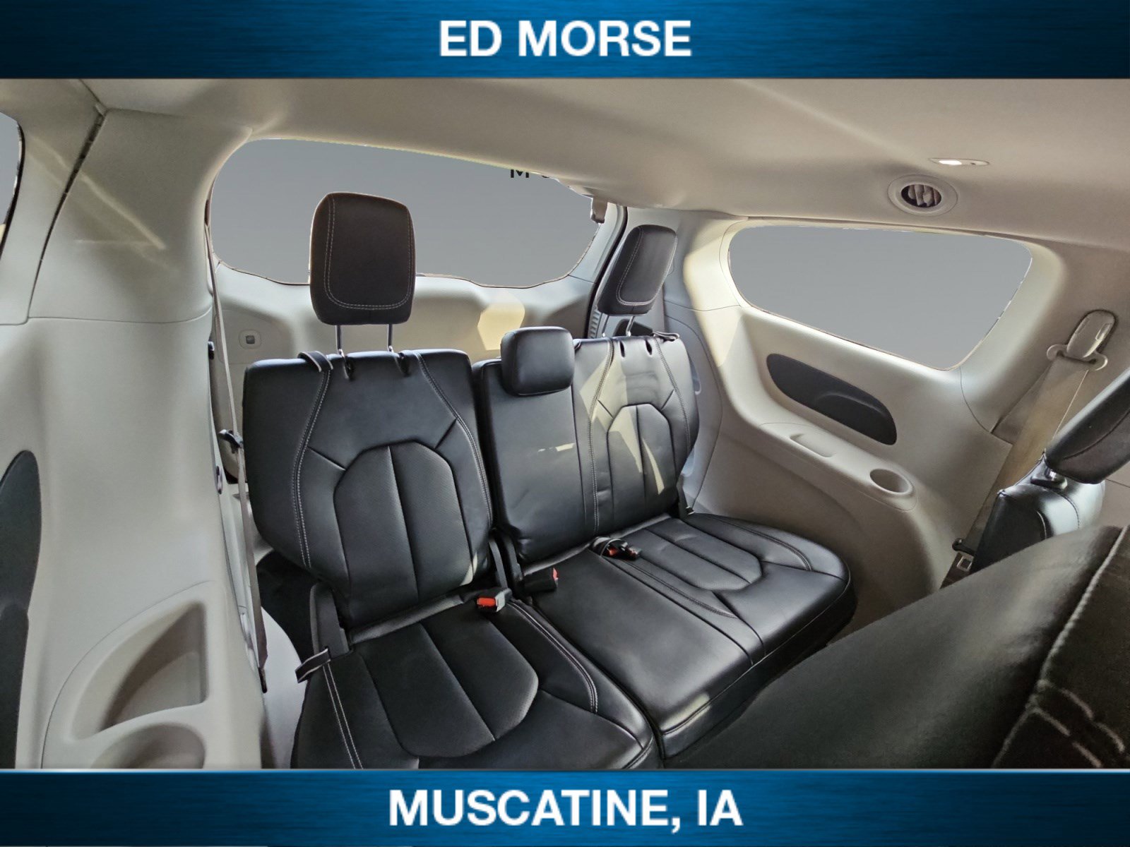 Used 2024 Chrysler Pacifica Touring-L image 18