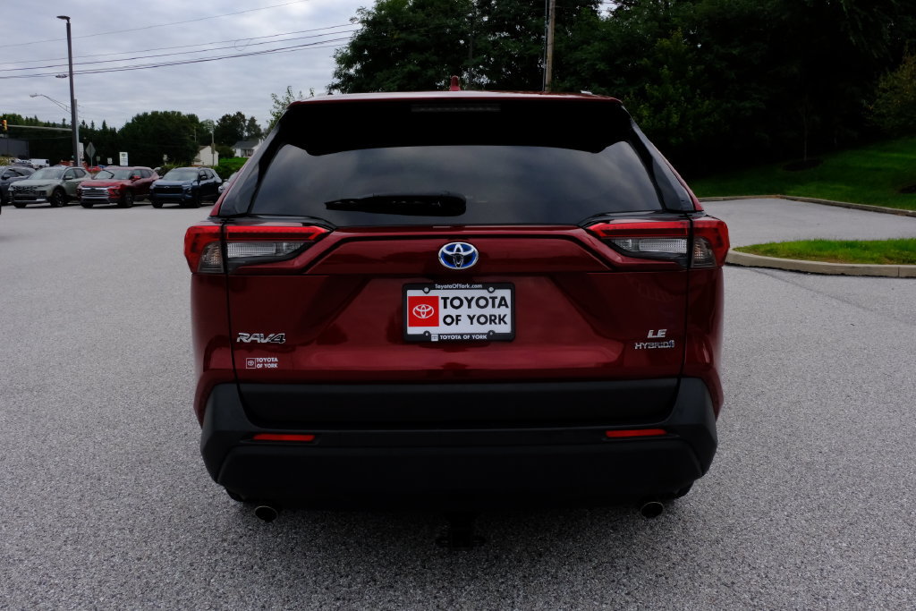 Used 2022 Toyota RAV4 LE AWD/4WD image 4