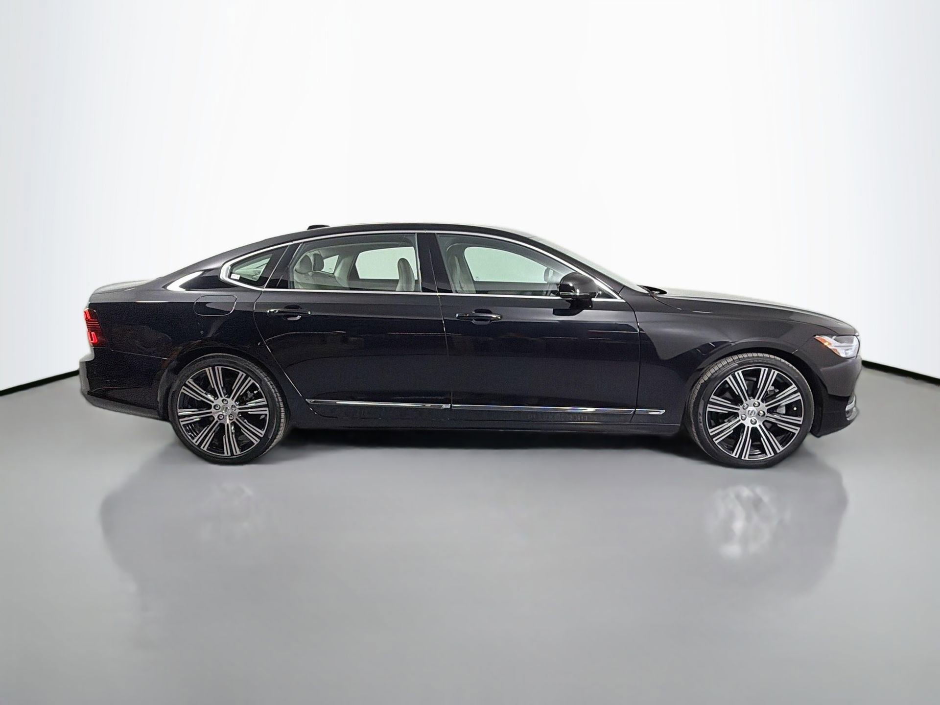 Certified 2023 Volvo S90 B6 Plus w/ Protection Package Premier image 5
