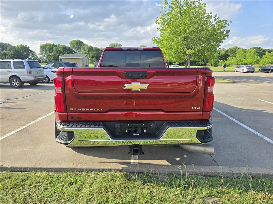 Used 2025 Chevrolet Silverado 3500 LTZ w/ LTZ Texas Edition AWD/4WD image 5