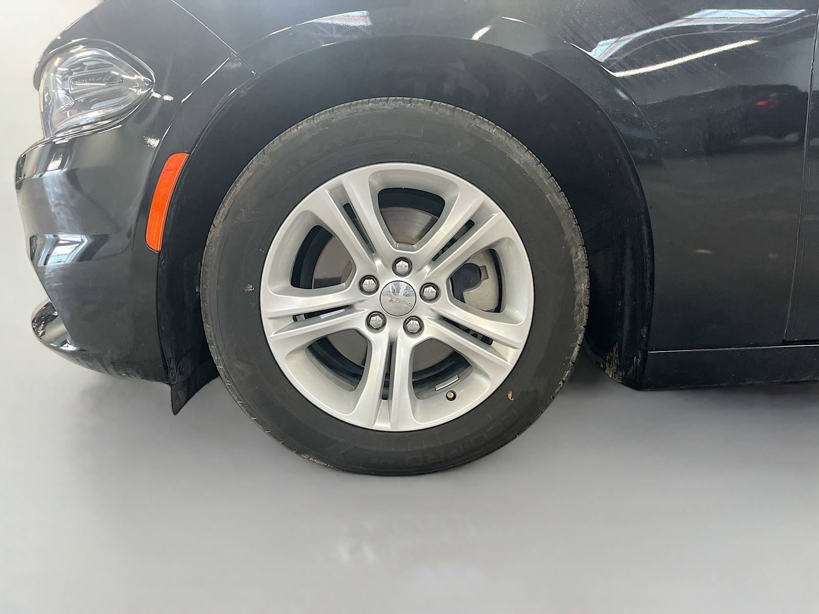 Used 2021 Dodge Charger SXT w/ Leather Interior Group RWD image 30
