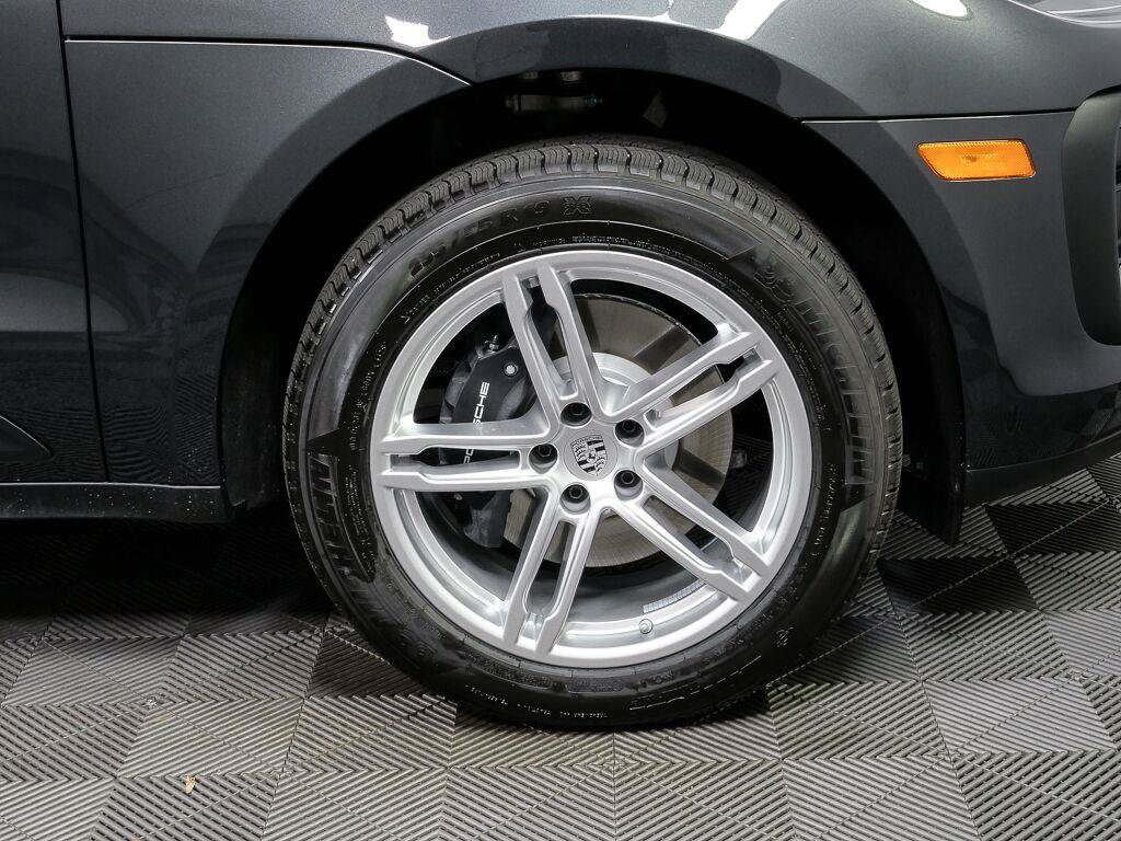 Certified 2026 Porsche Macan AWD/4WD image 38