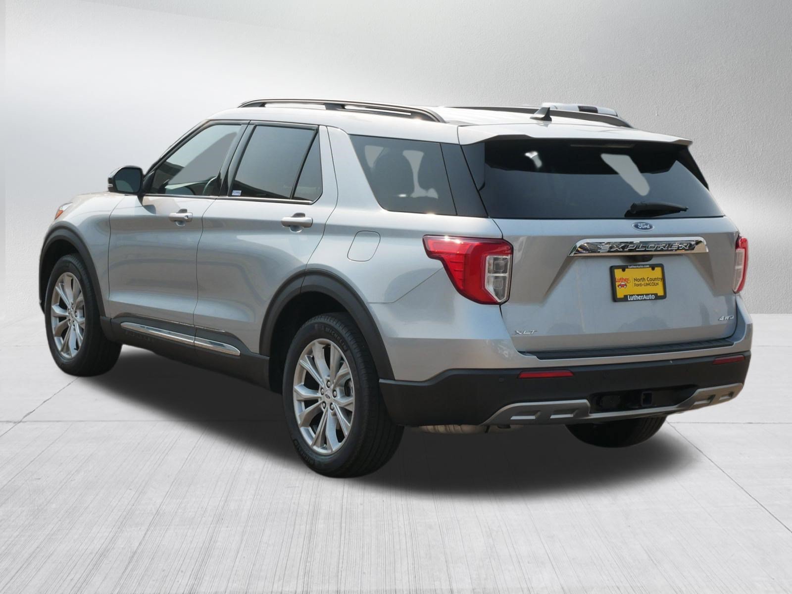Used 2023 Ford Explorer XLT w/ Equipment Group 202A AWD/4WD image 5