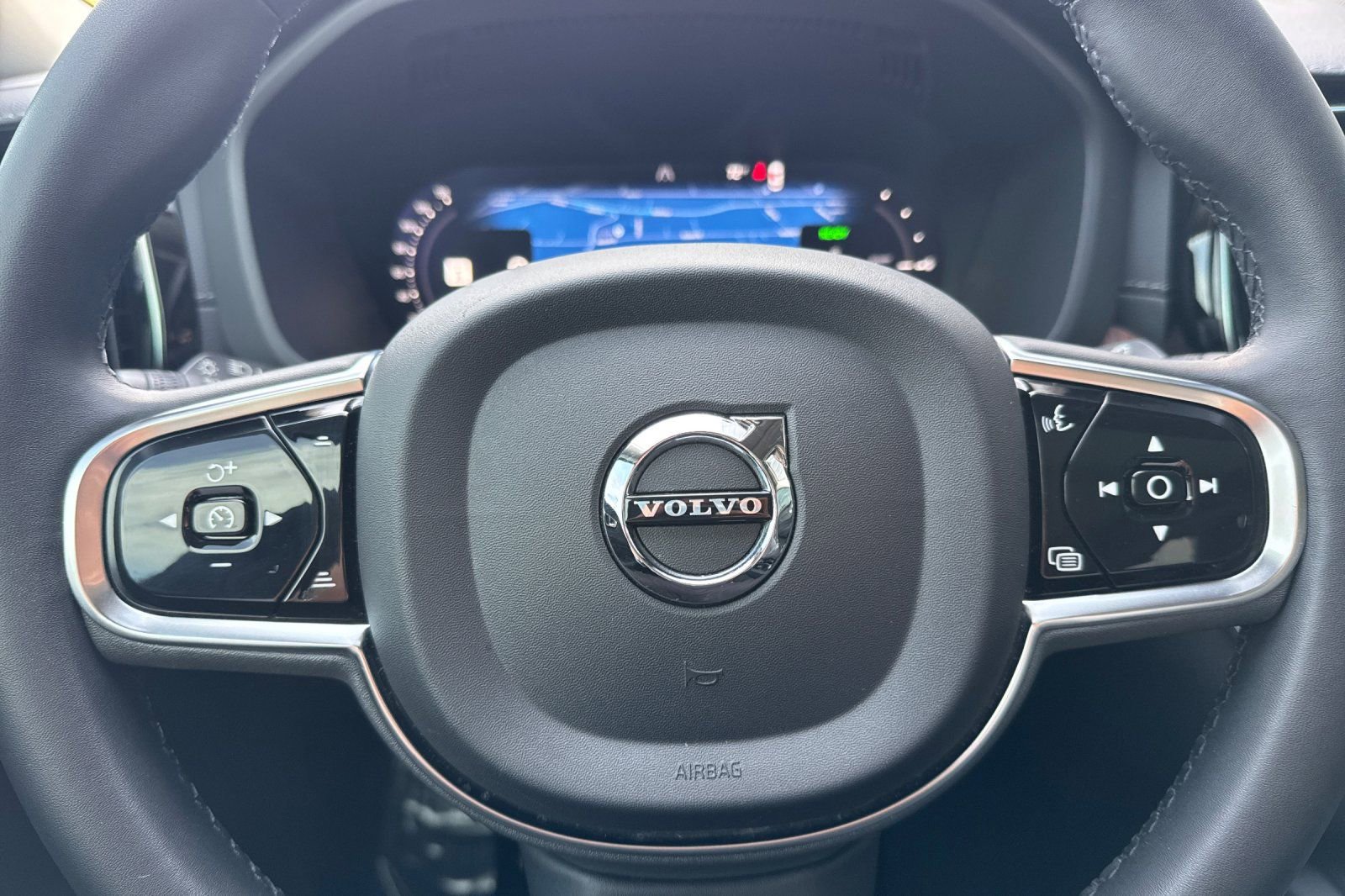 Used 2023 Volvo XC60 T8 Ultimate w/ Protection Package Premier image 26