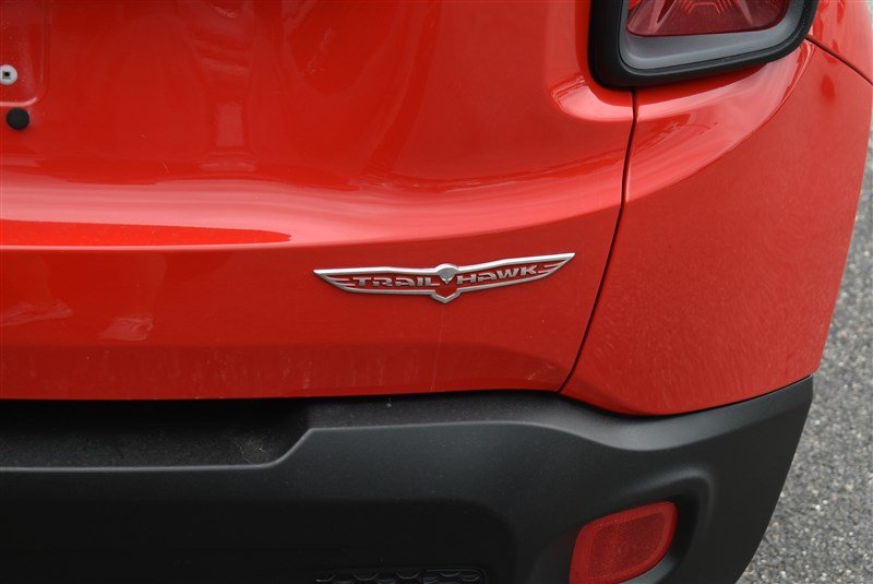 Used 2017 Jeep Renegade Trailhawk AWD/4WD image 6