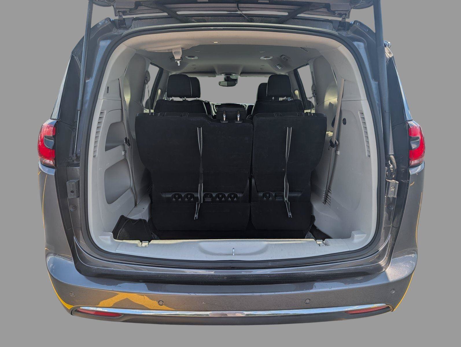 Used 2023 Chrysler Pacifica Touring-L FWD image 36