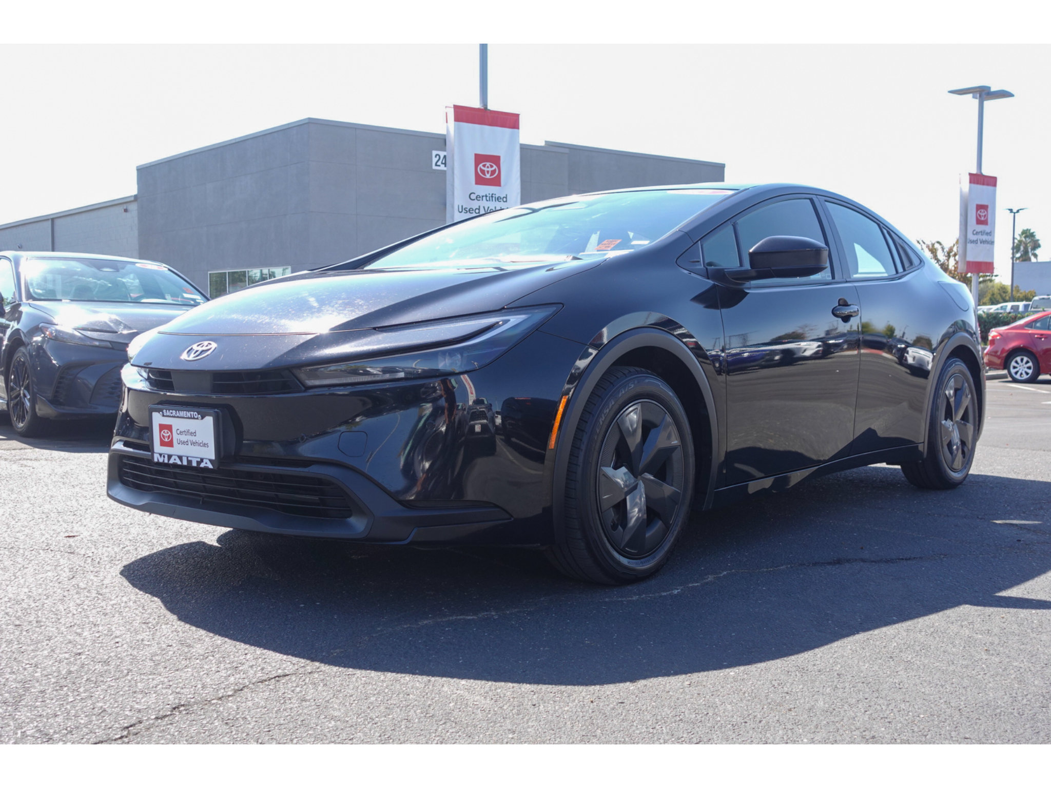 Certified 2025 Toyota Prius LE FWD image 7