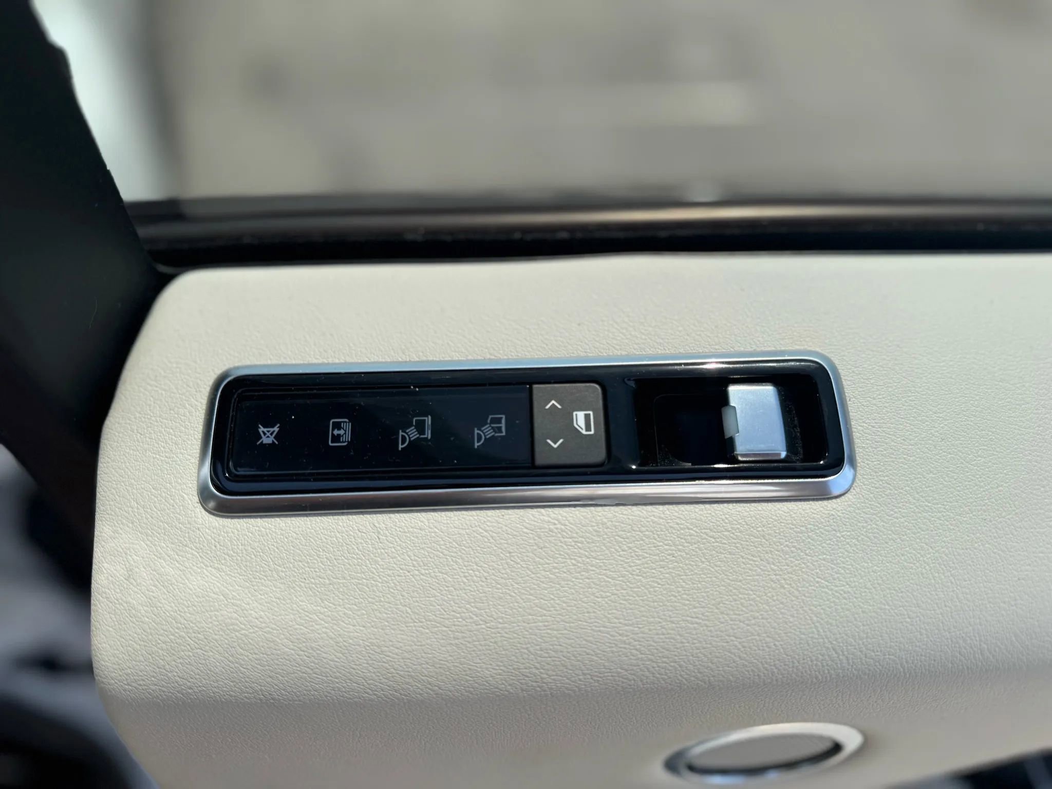 Used 2019 Land Rover Range Rover HSE image 17