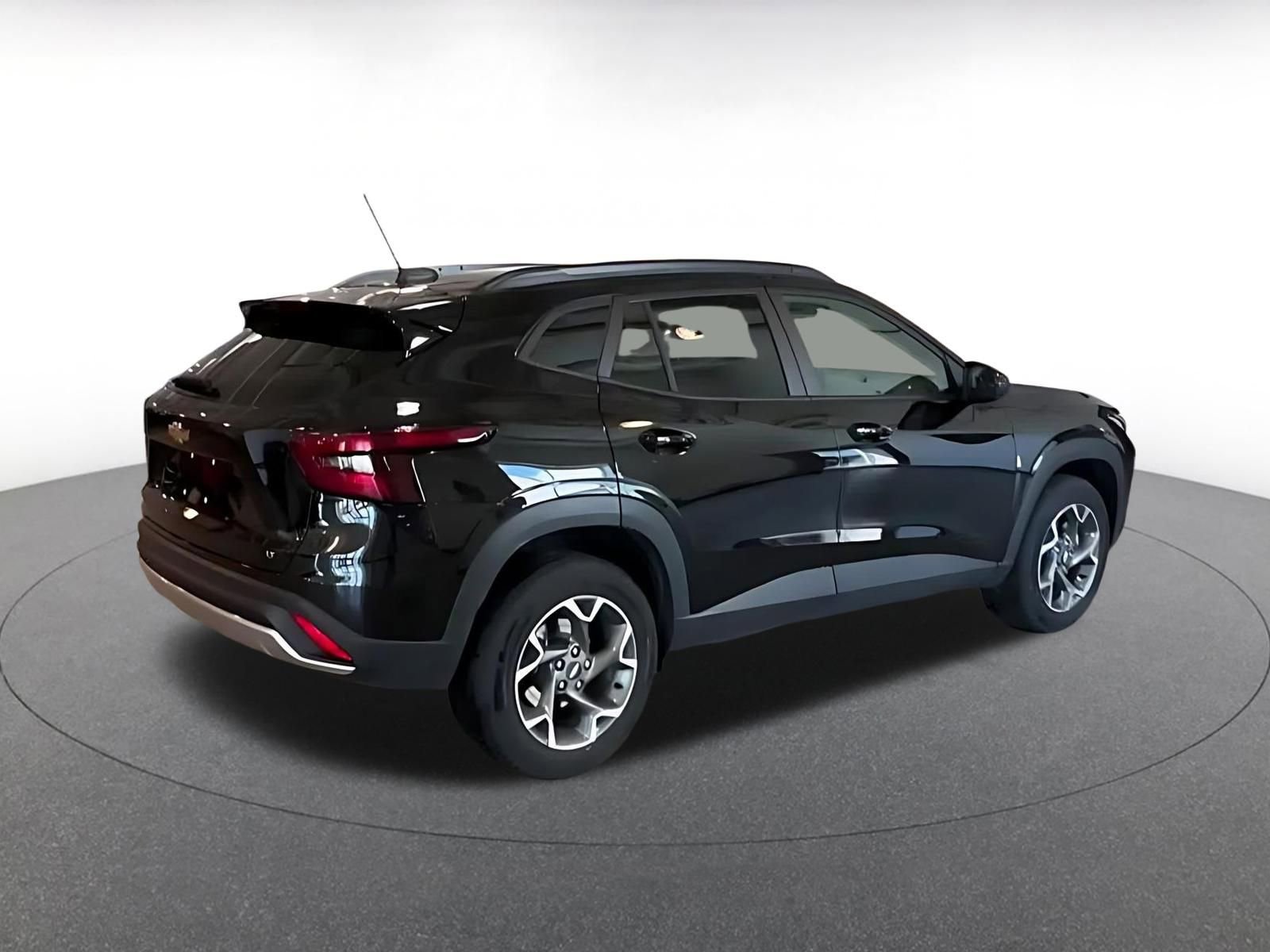 Used 2025 Chevrolet Trax LT w/ LT Convenience Package image 14