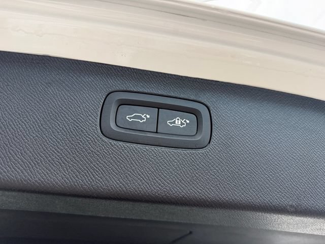 Certified 2026 Volvo XC90 B6 Plus w/ Protection Package Premier AWD/4WD image 17