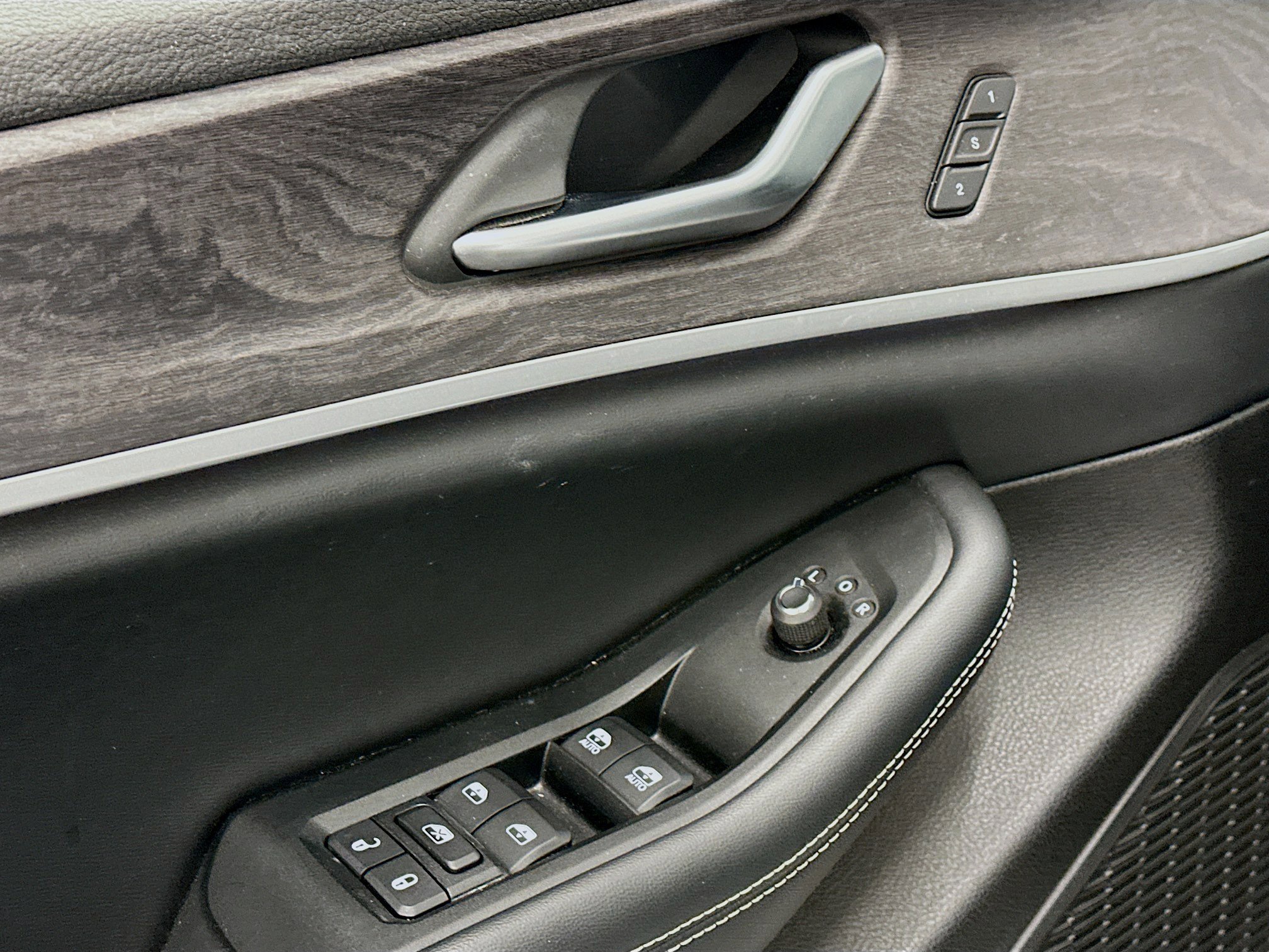 Used 2023 Jeep Grand Cherokee Limited image 15