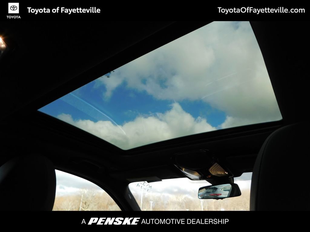 Used 2024 BMW 330i Sedan w/ Premium Package image 6