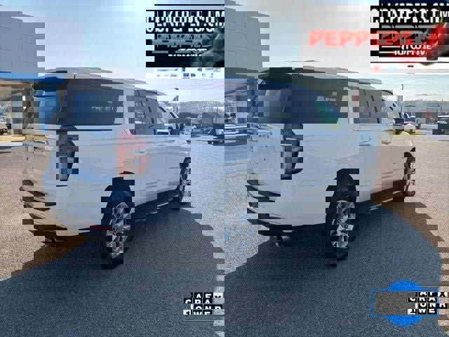 Used 2023 Chevrolet Suburban Premier image 3