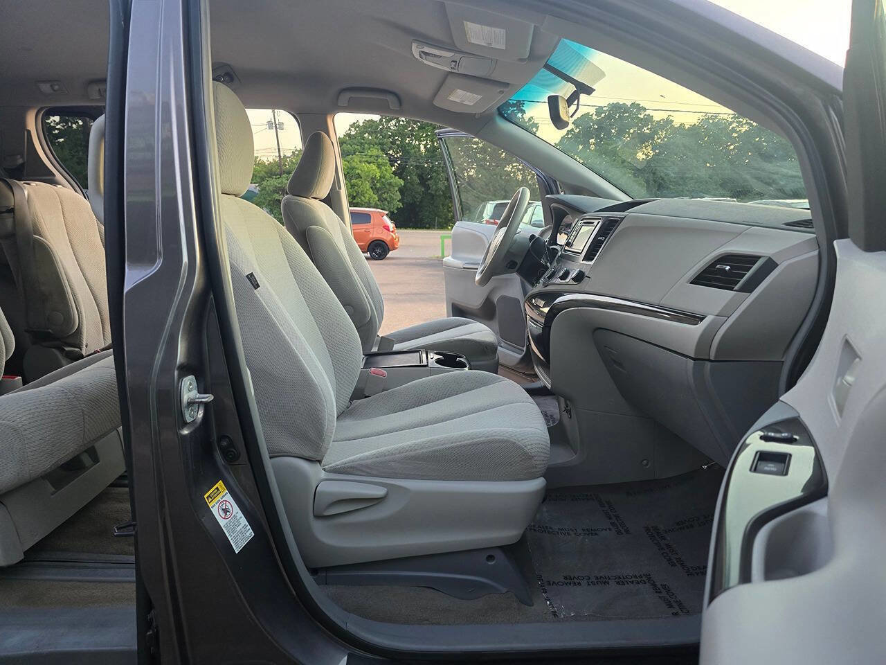 Used 2012 Toyota Sienna LE FWD image 22