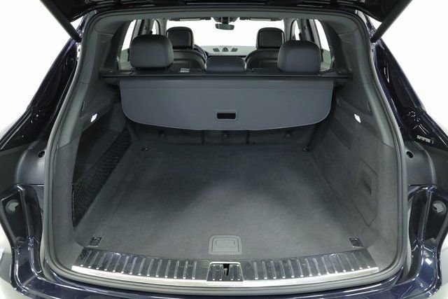 Used 2022 Porsche Cayenne Platinum Edition image 40