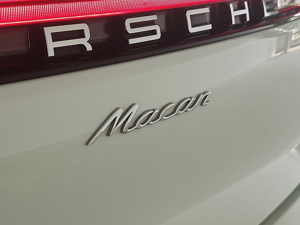 Certified 2026 Porsche Macan AWD/4WD image 32