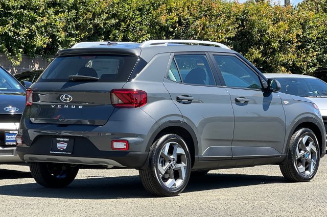 New 2026 Hyundai Venue SEL FWD image 6