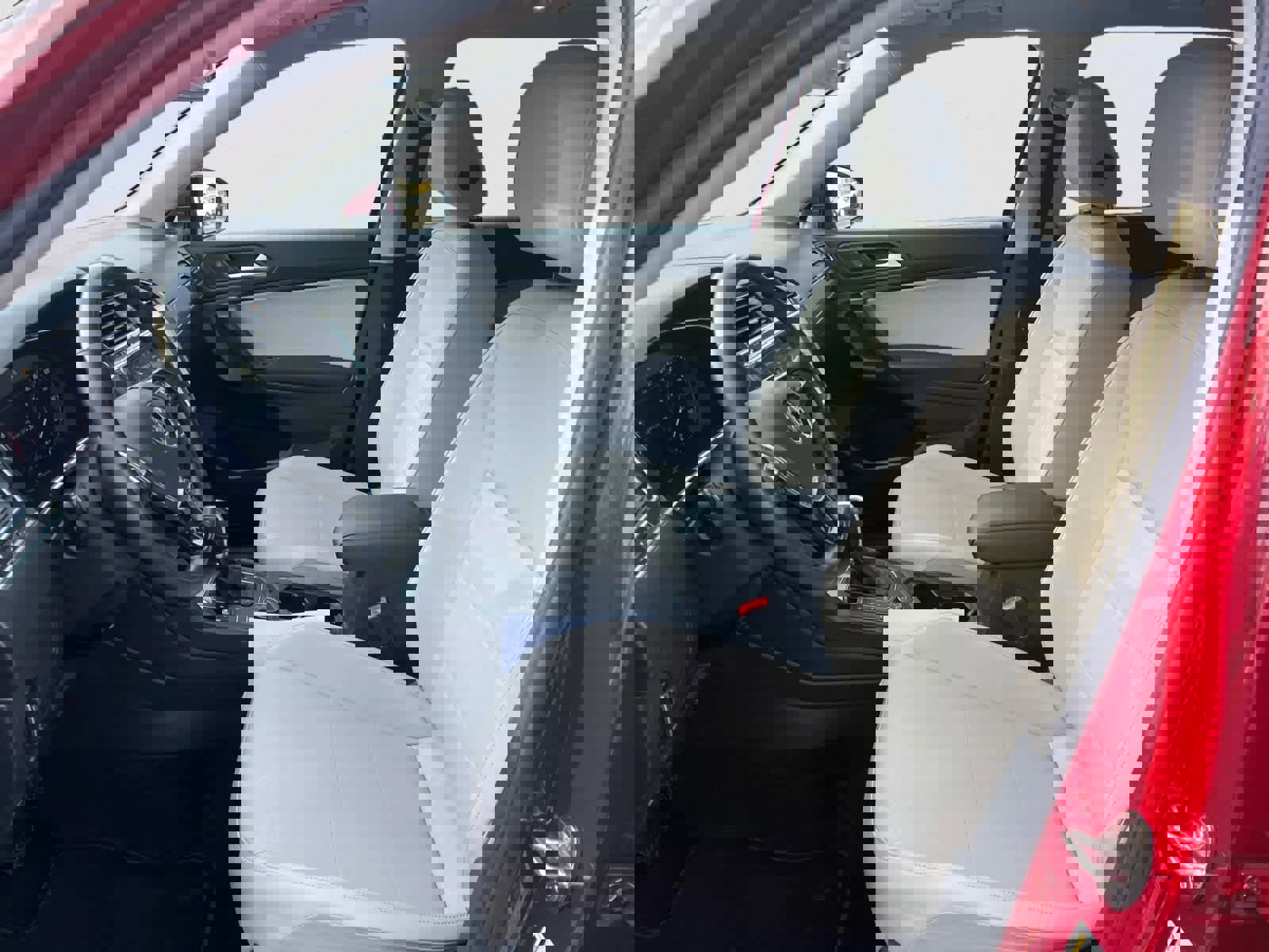 Used 2019 Volkswagen Tiguan SEL w/ 3rd Row Seat Package image 16