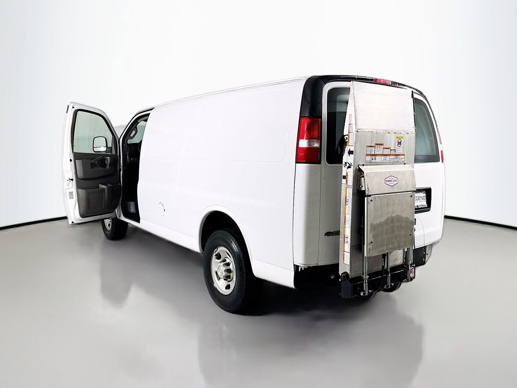Used 2017 Chevrolet Express 2500 image 18