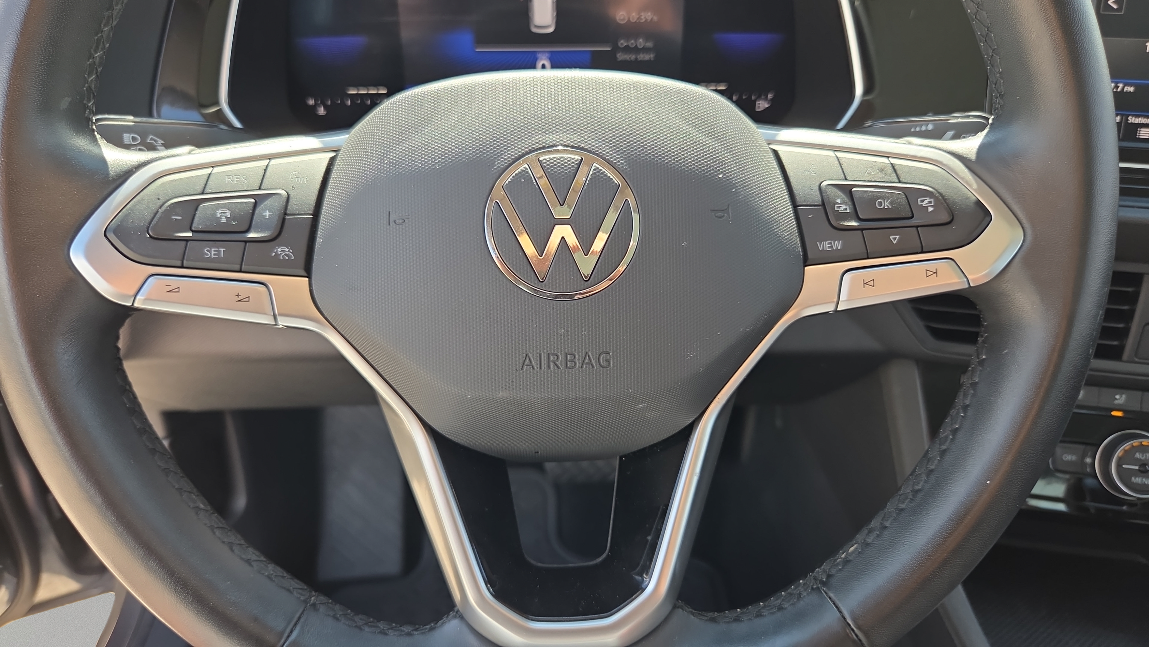Used 2023 Volkswagen Jetta SE w/ Panoramic Sunroof Package FWD image 24