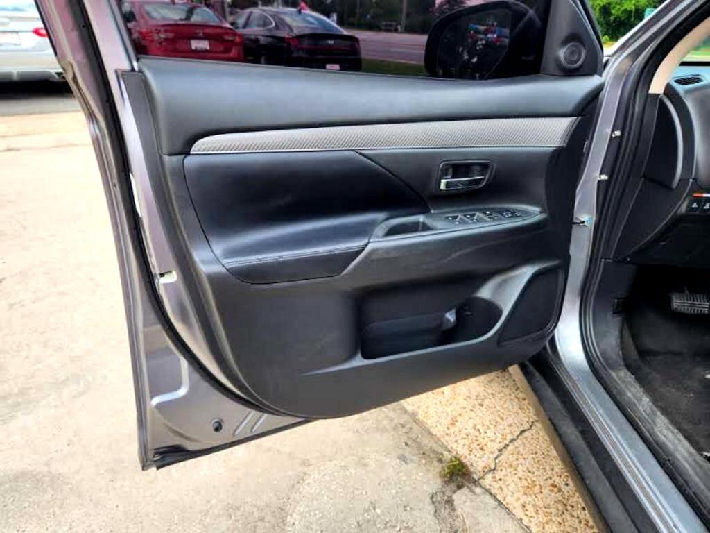 Used 2020 Mitsubishi Outlander SE image 13