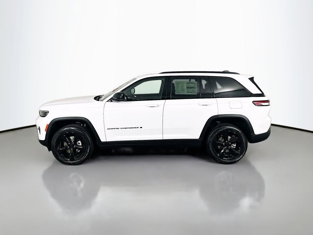 New 2025 Jeep Grand Cherokee Altitude image 4