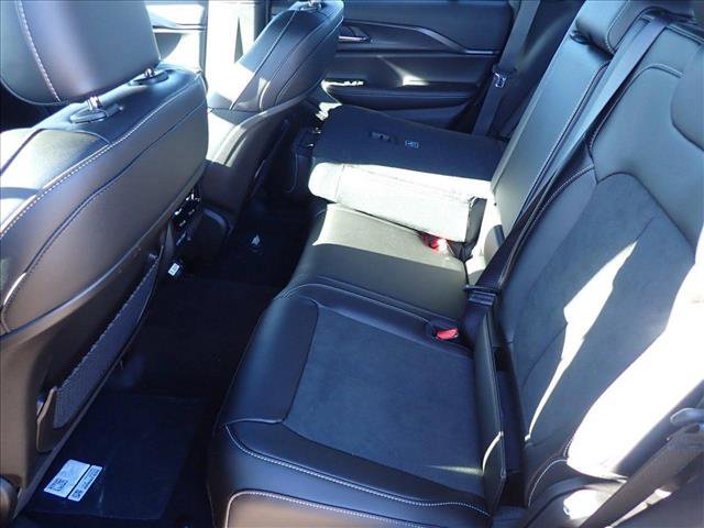 New 2025 Jeep Grand Cherokee Altitude image 10