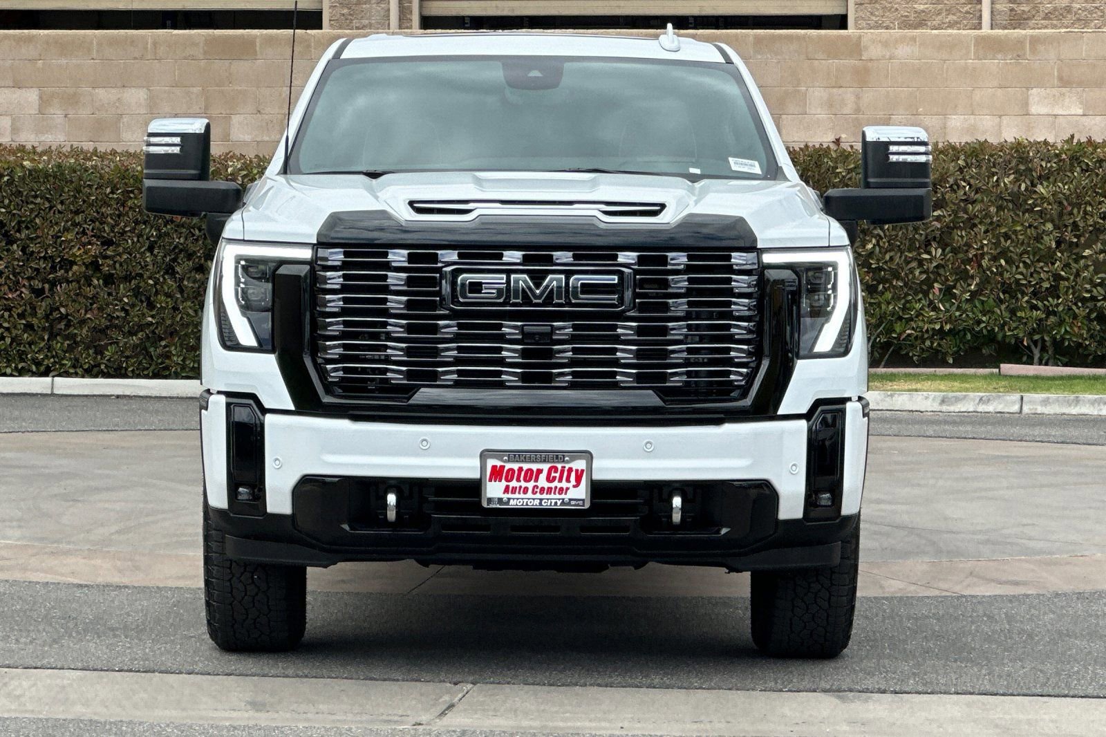 Certified 2025 GMC Sierra 2500 Denali Ultimate AWD/4WD image 9