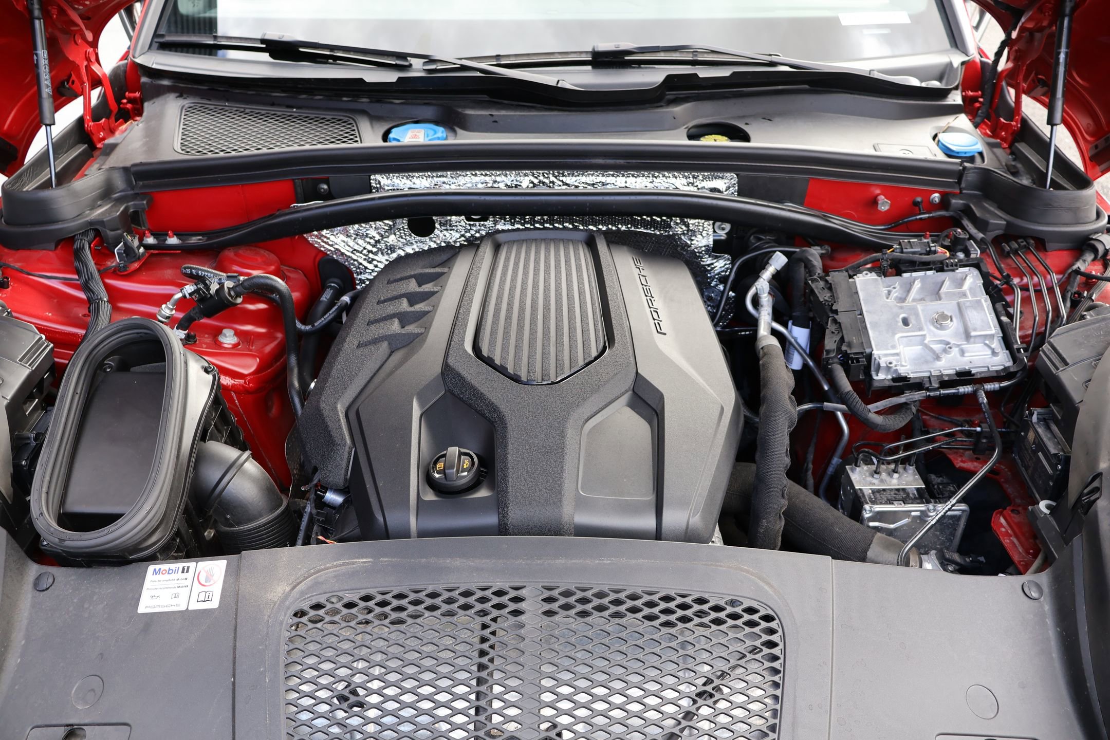 Used 2024 Porsche Macan Turbo image 28